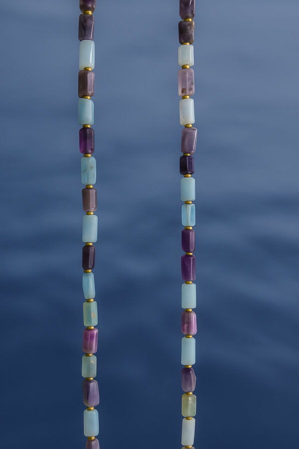 Aguamarina en azul claro con púrpura